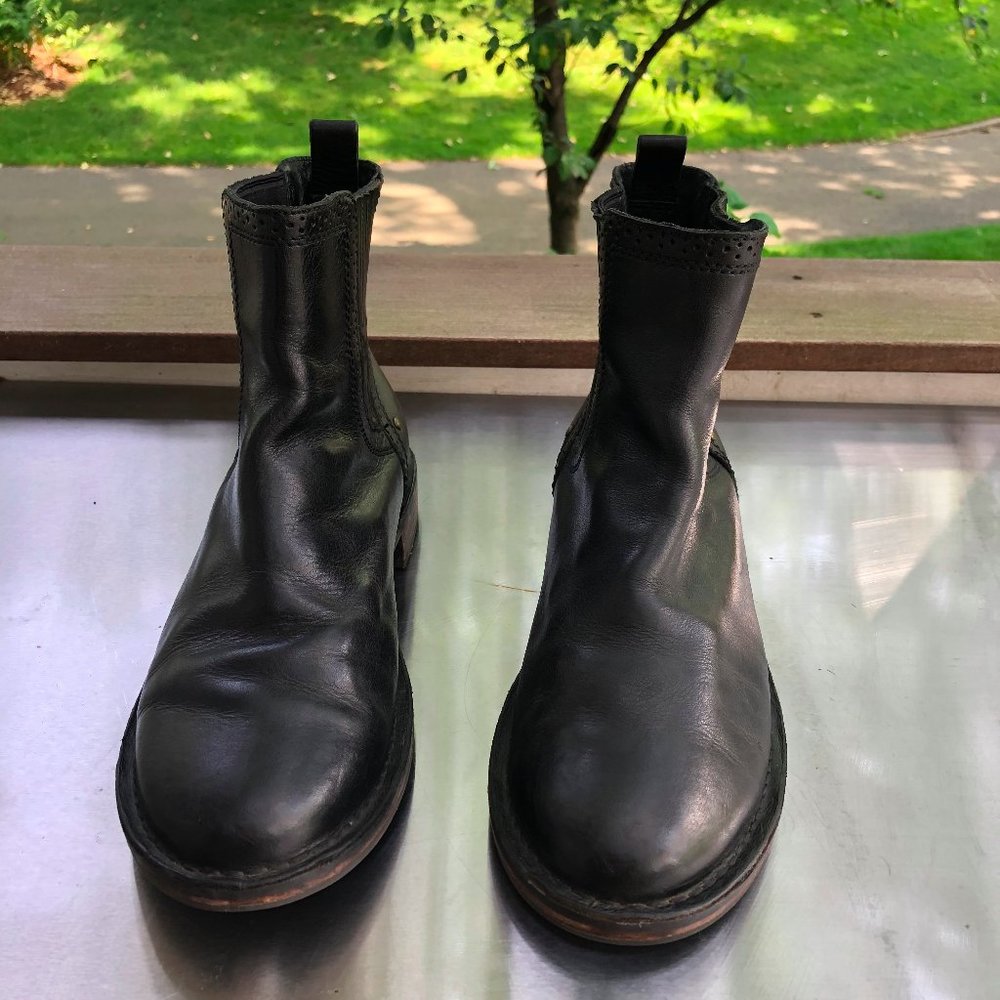 UGG Australia Caraby Chelsea Ankle Boots 1003671